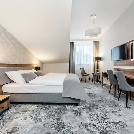 Vinfort Aparthotel Krasków Εξωτερικό φωτογραφία