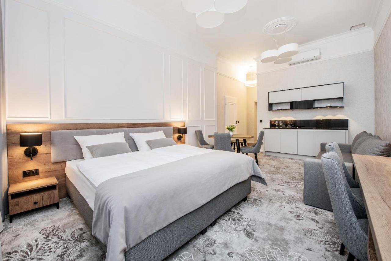 Vinfort Aparthotel Krasków Εξωτερικό φωτογραφία